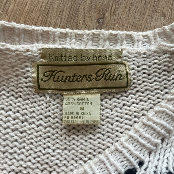 Hand Knit Hunters Run flower print sweater - Picture 5 of 5